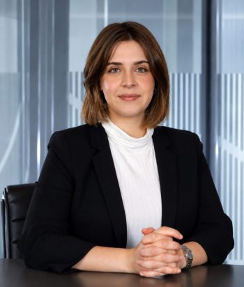 VICKY GRAVIA